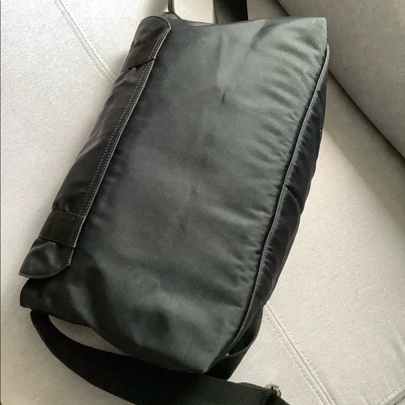 SPACIOUS GUCCI nylon messenger bag 🖤🤍🖤 - Picture 7 of 13